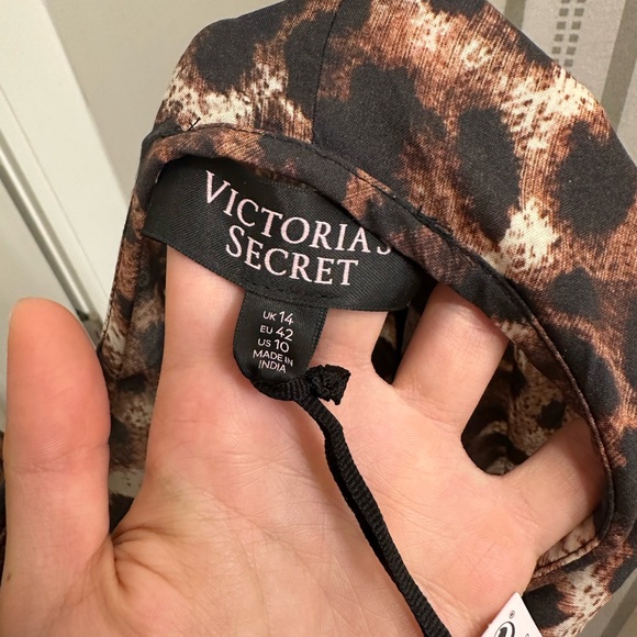 Victoria's Secret Leopard Print Maxi Dress for night time or lounge - Picture 6 of 7